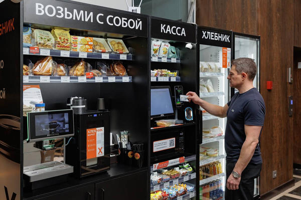 Касса самообслуживания в пекарне Хлебник для управления заказами, витриной и клиентским потоком