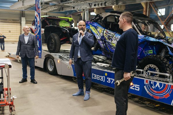 Новый полуприцеп-автовоз