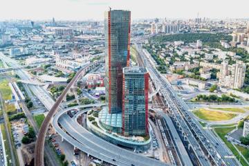 Бизнес-центр iCITY в Москве — современный офисный комплекс с премиальной спортивной инфраструктурой, символ новой волны девелопмента с фокусом на ЗОЖ