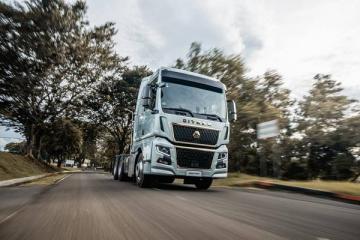 Магистральный грузовик SITRAK в движении по дороге — техника концерна SINOTRUK, проходящая сертификацию по требованиям Росстандарта