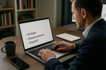 Российский специалист заполняет резюме с указанием навыков работы с нейросетями — иллюстрация тренда на интеграцию ИИ в профессиональные компетенции