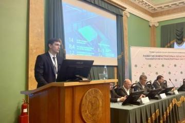 Представитель Port Favor презентует проект ж/д терминала на конференции «Рилттранс» — доклад о перевалке удобрений через Усть-Лугу